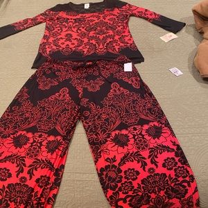 2 piece lounge set.  Soft , never been worn purchased from Macy’s.